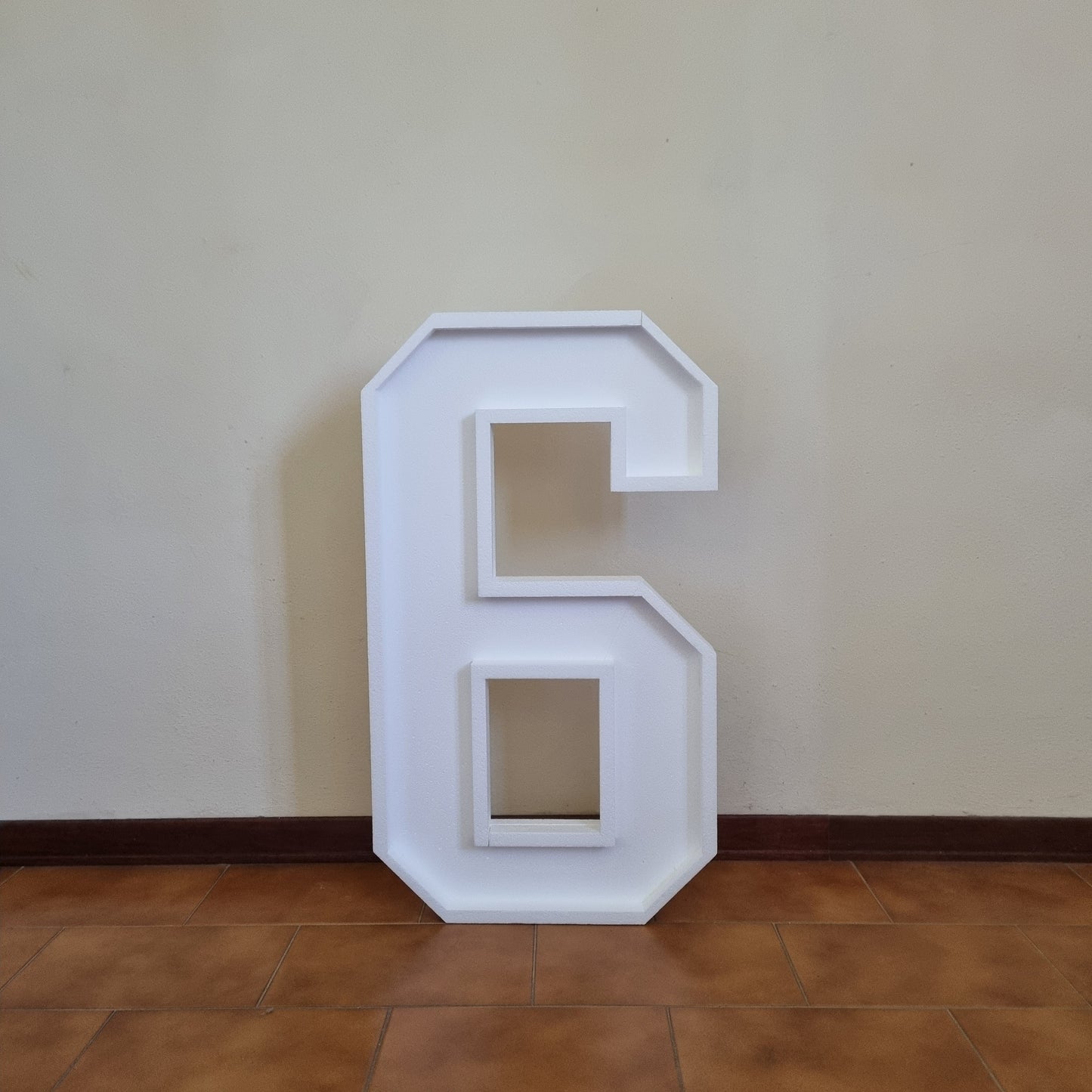 Numero 6 Polistirolo