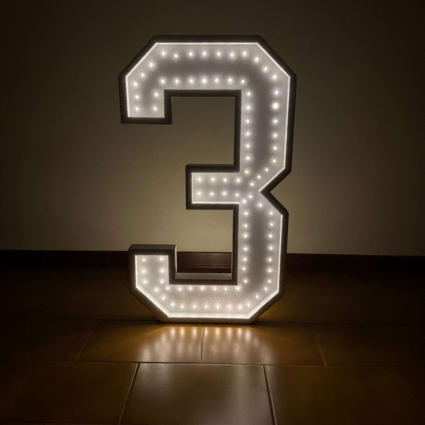 Numero 3 SUPER Luminoso