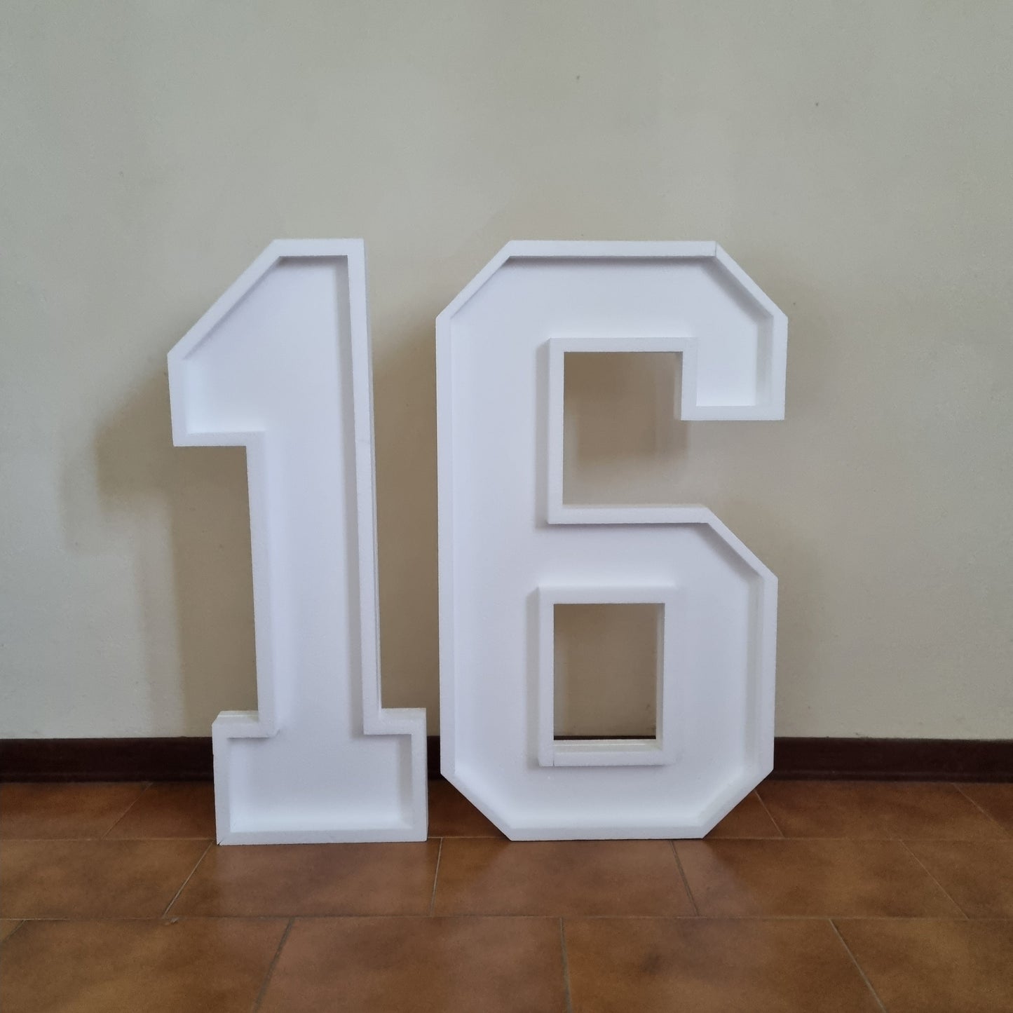 Numero 16 Polistirolo