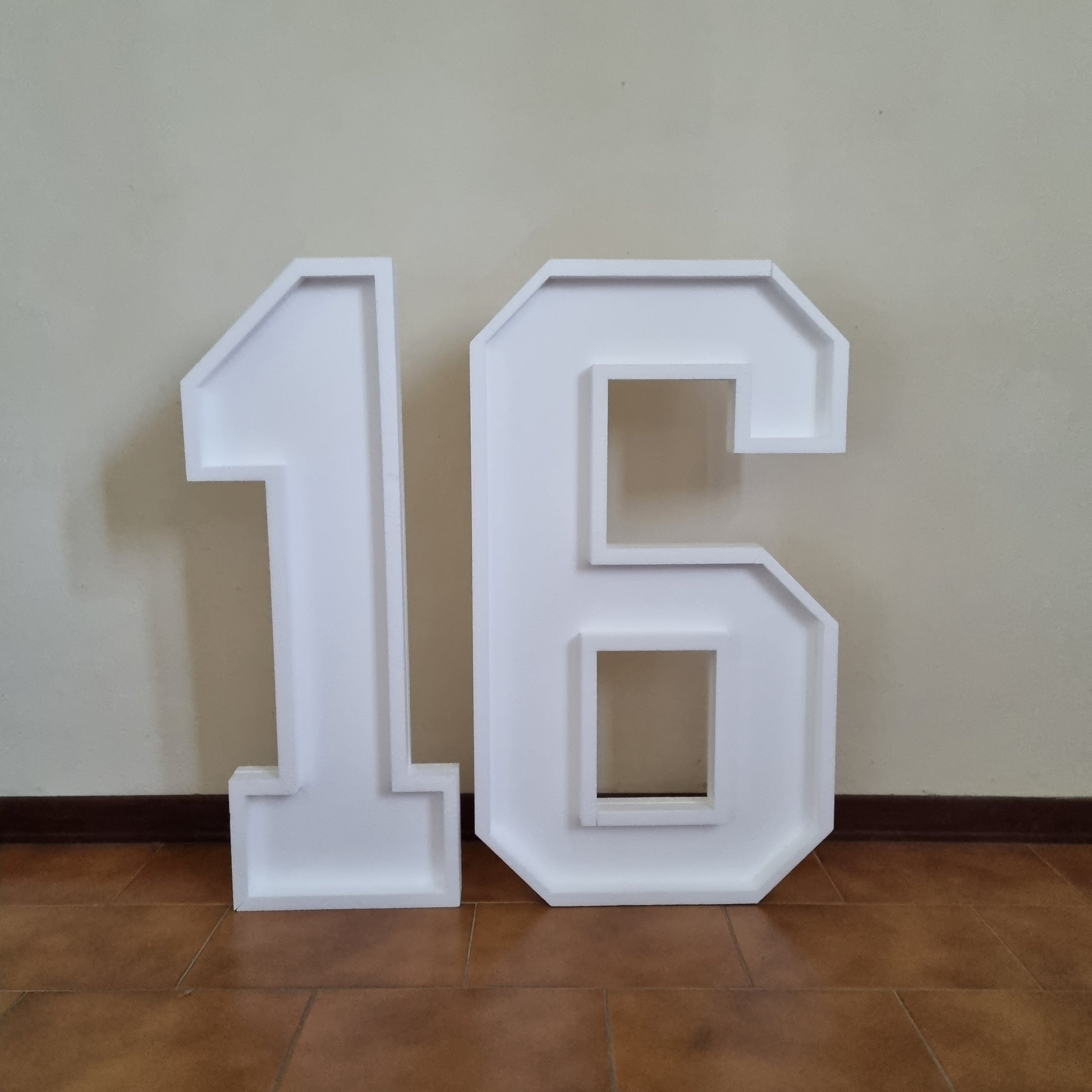 Numero 16 Polistirolo