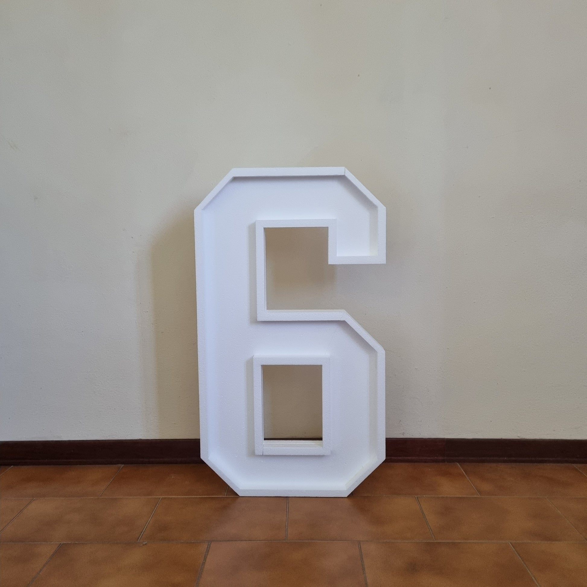 Numero 6 Polistirolo