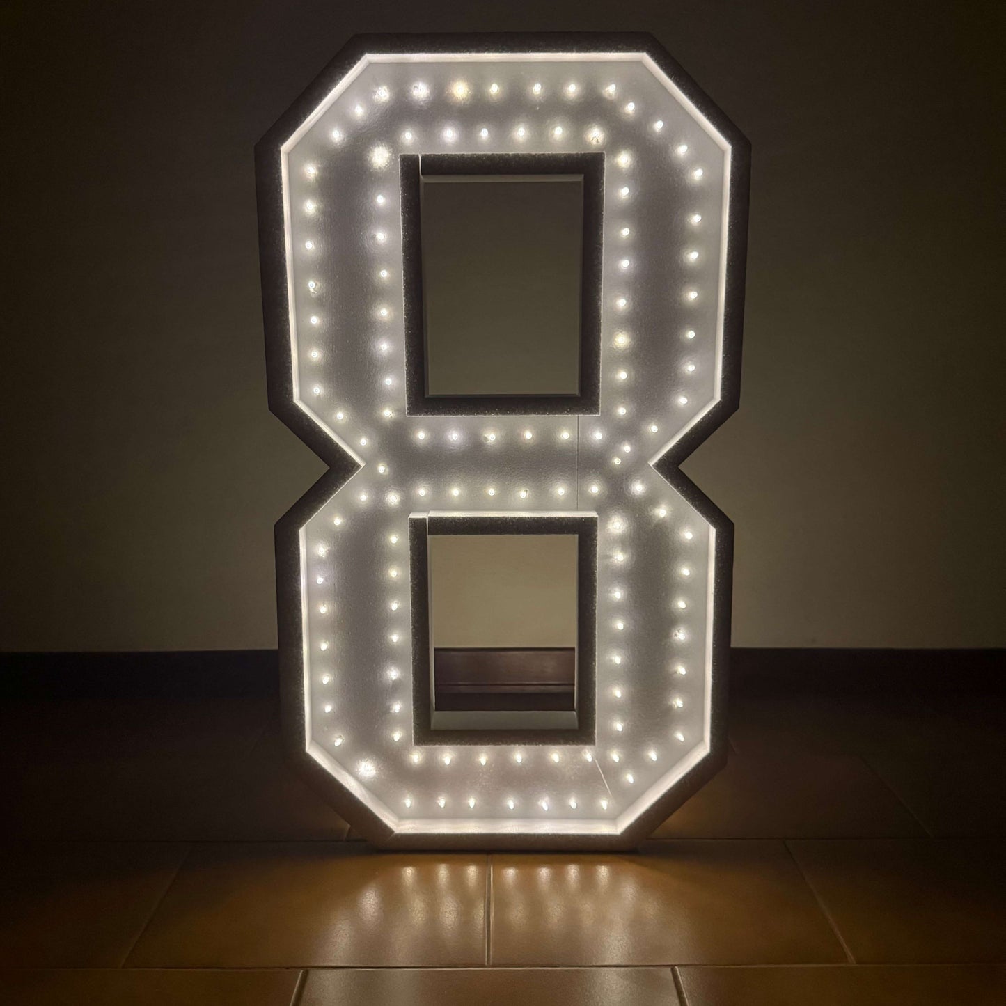 Numero 8 SUPER Luminoso