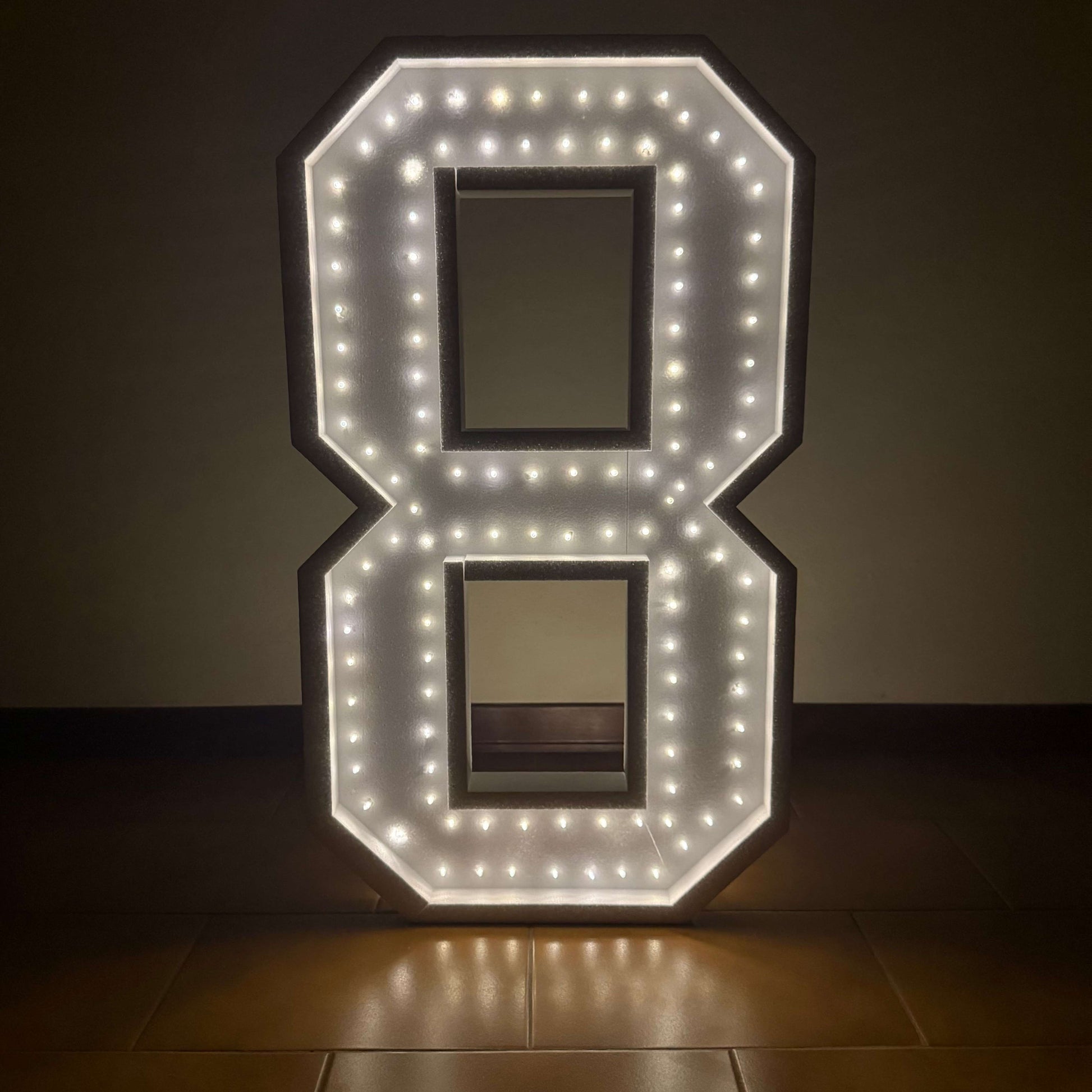 Numero 8 SUPER Luminoso