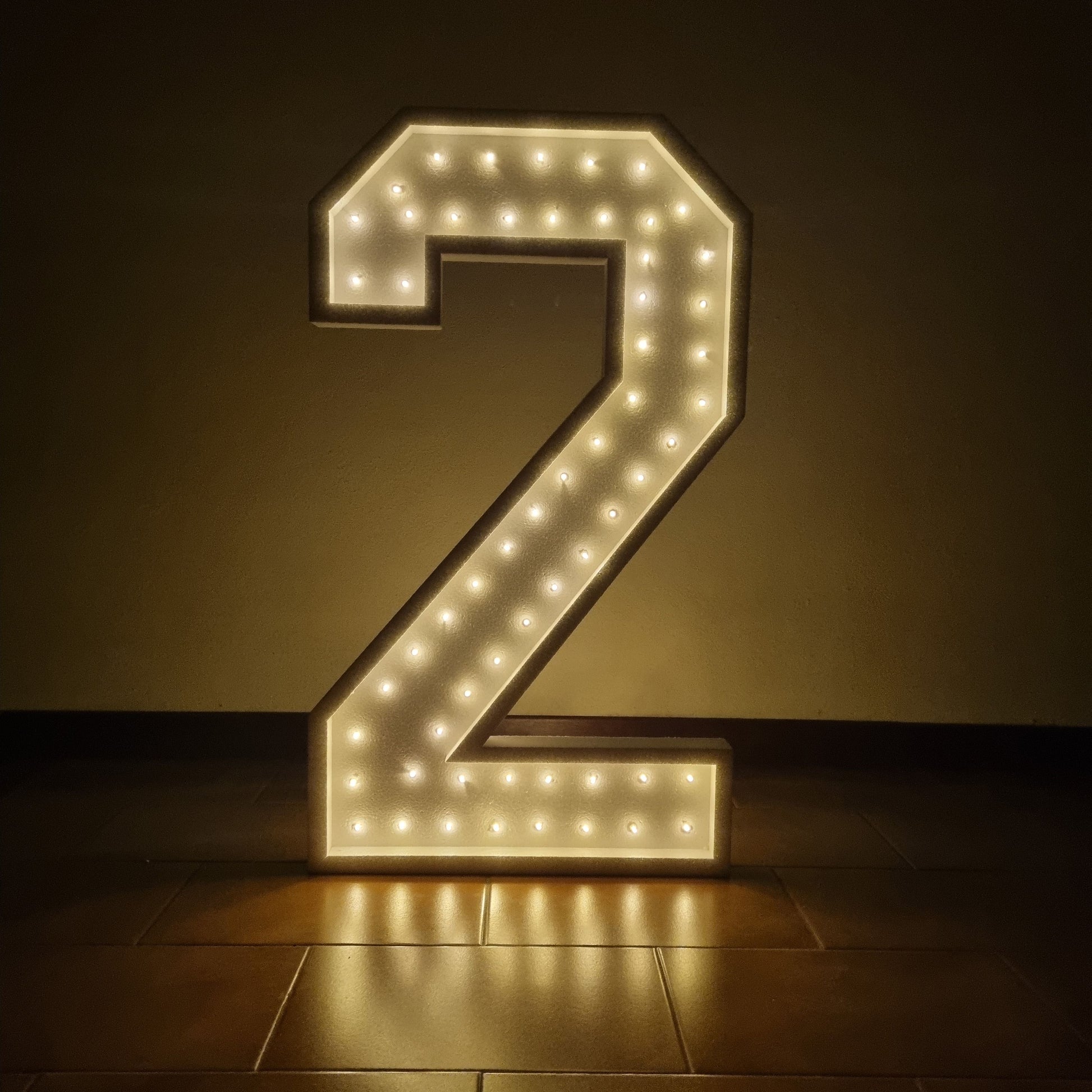 Numero 2 SUPER Luminoso