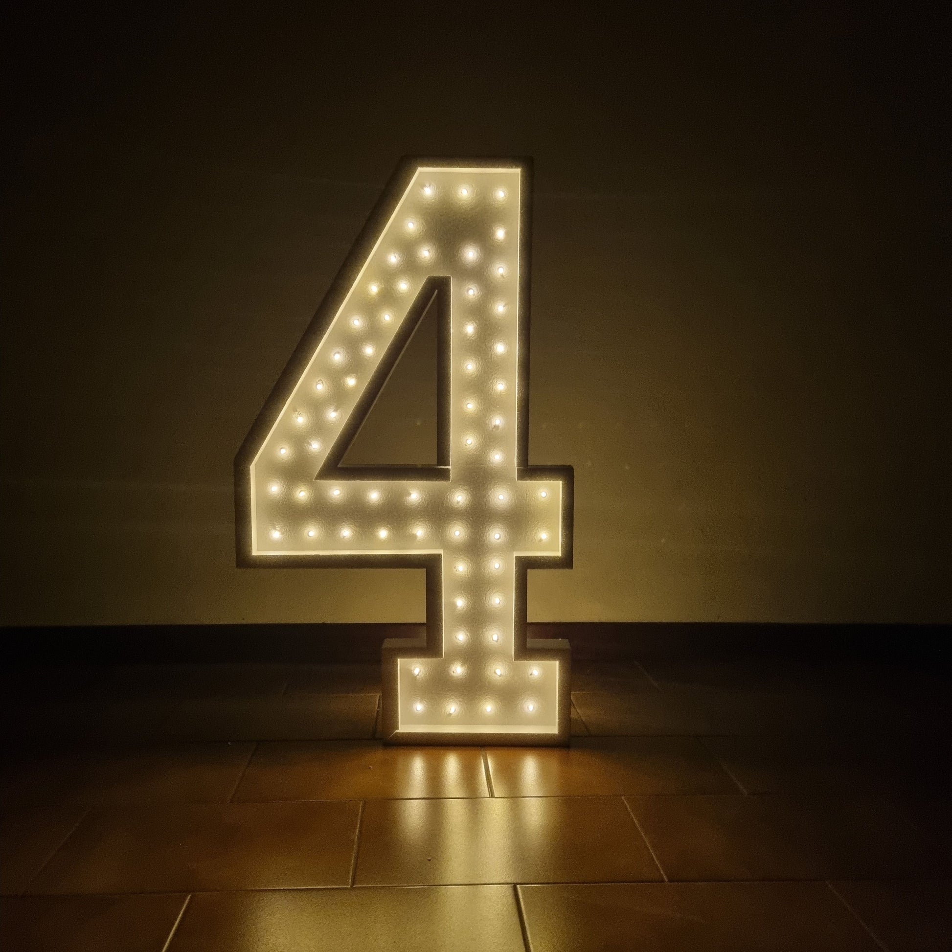 Numero 4 SUPER Luminoso