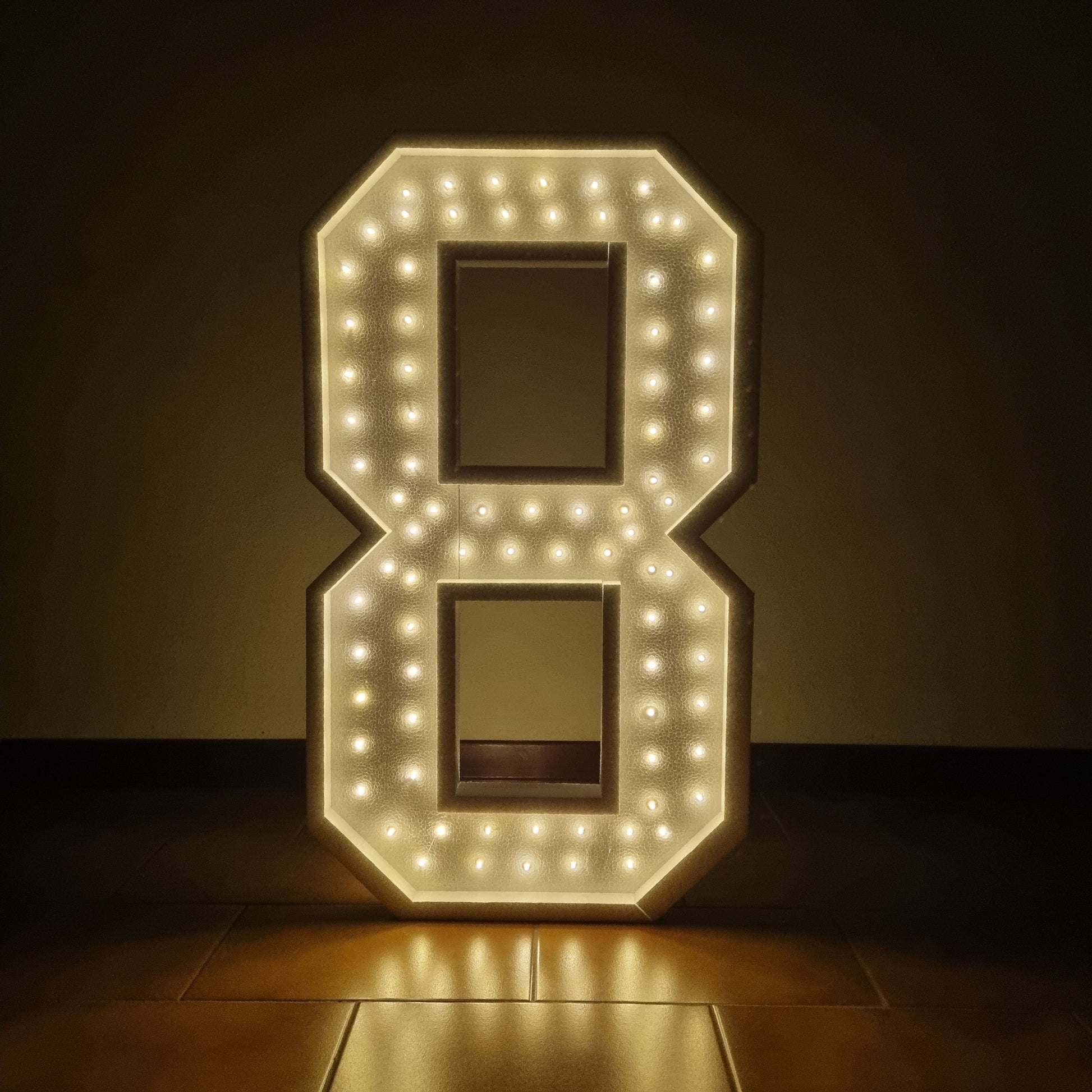 Numero 8 SUPER Luminoso