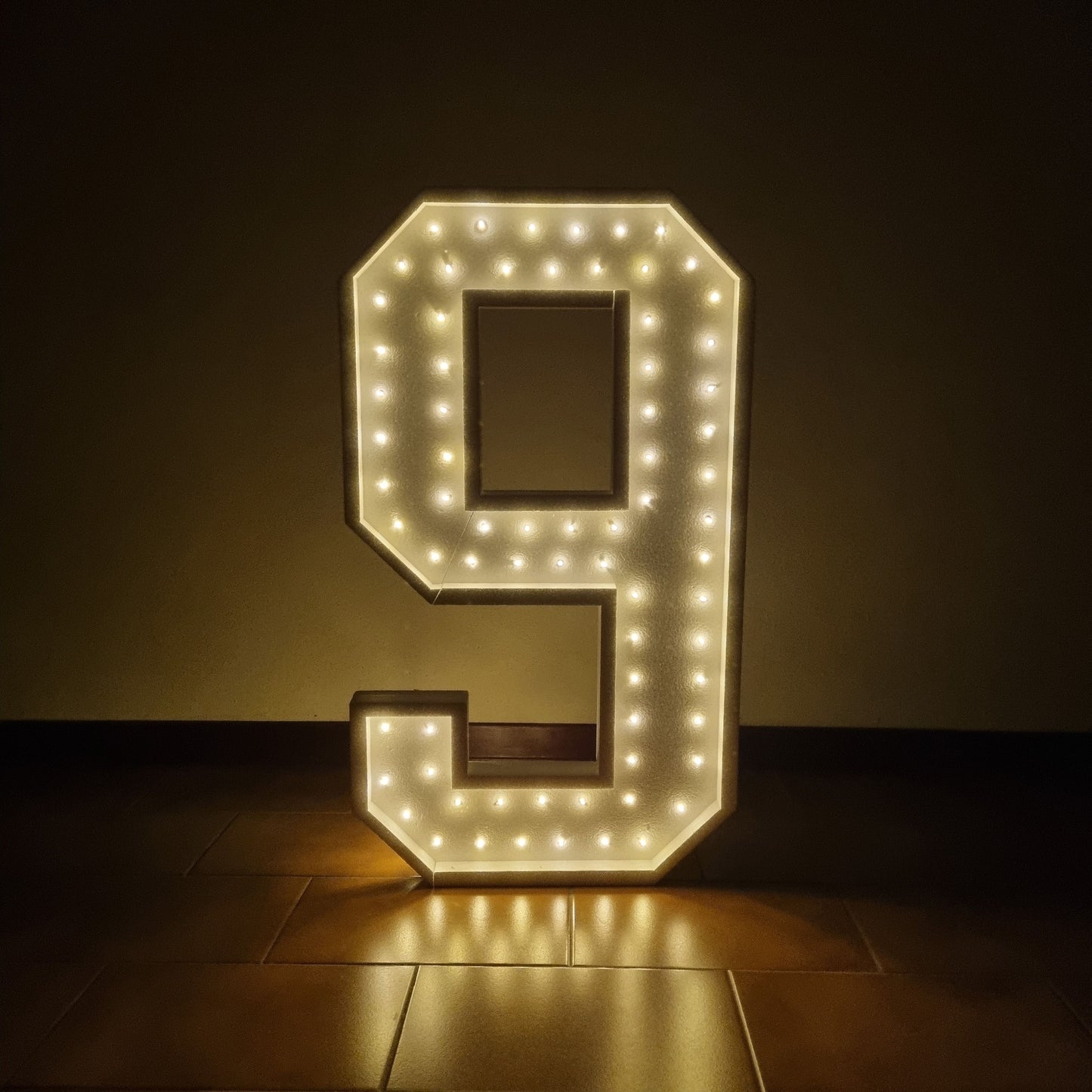 Número 9 luminoso