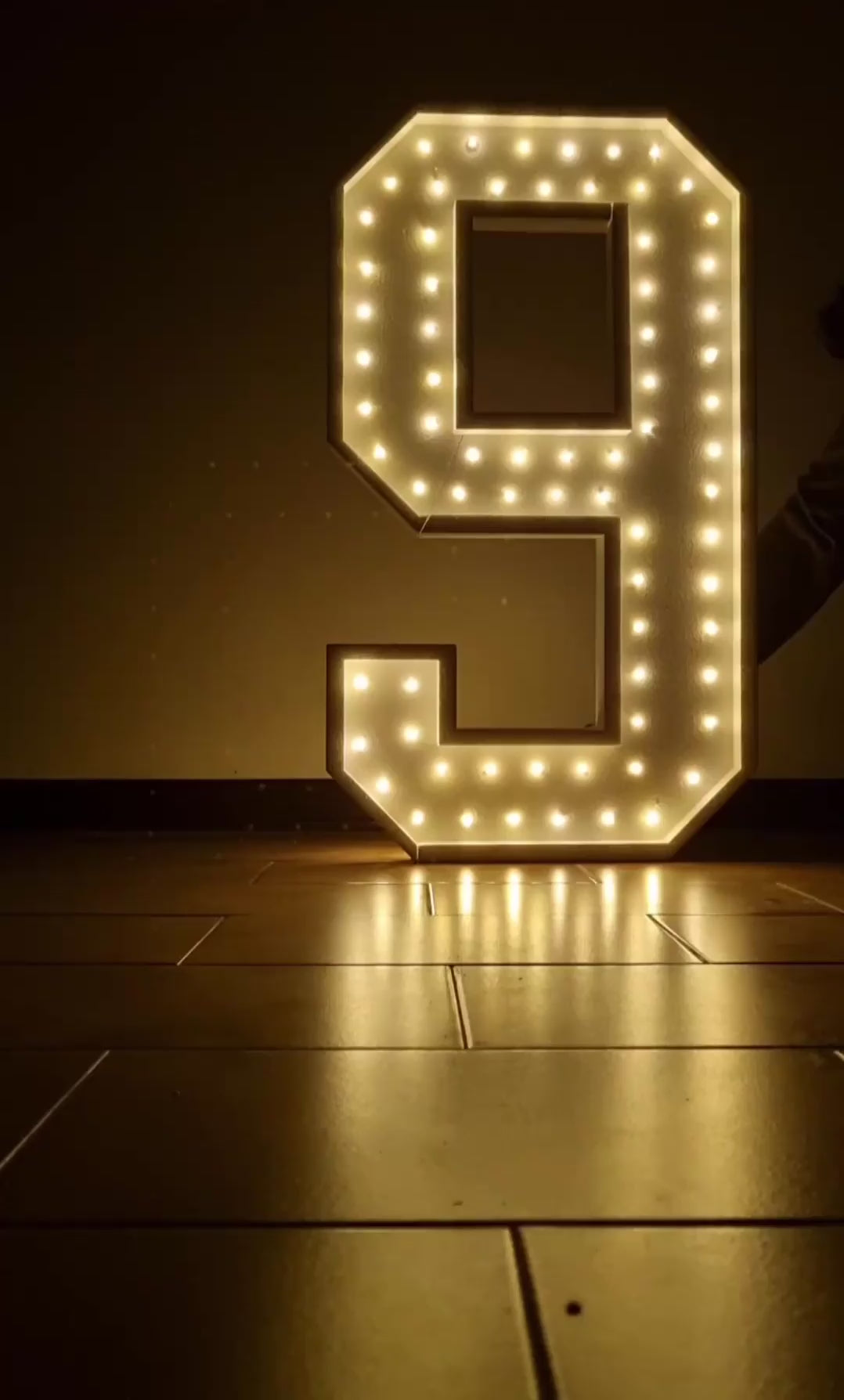 Numero 9 SUPER Luminoso
