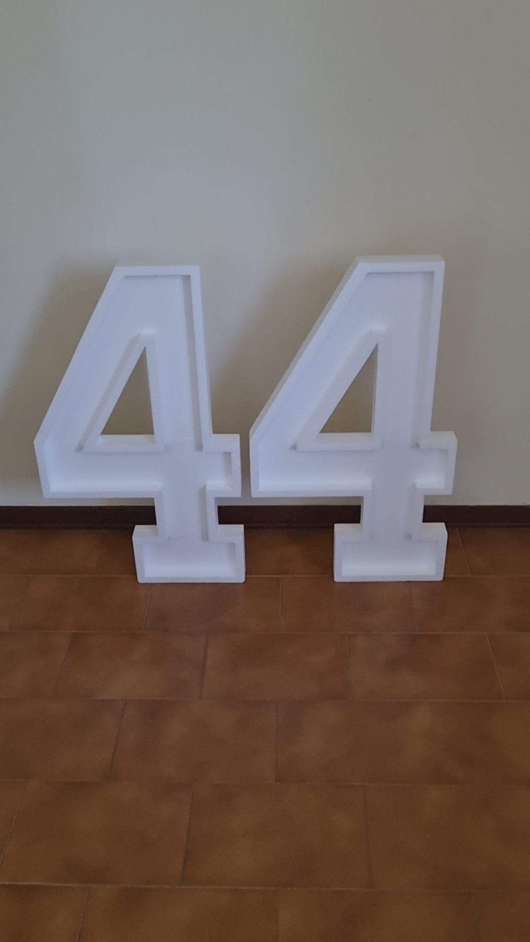 Numero 44 Polistirolo