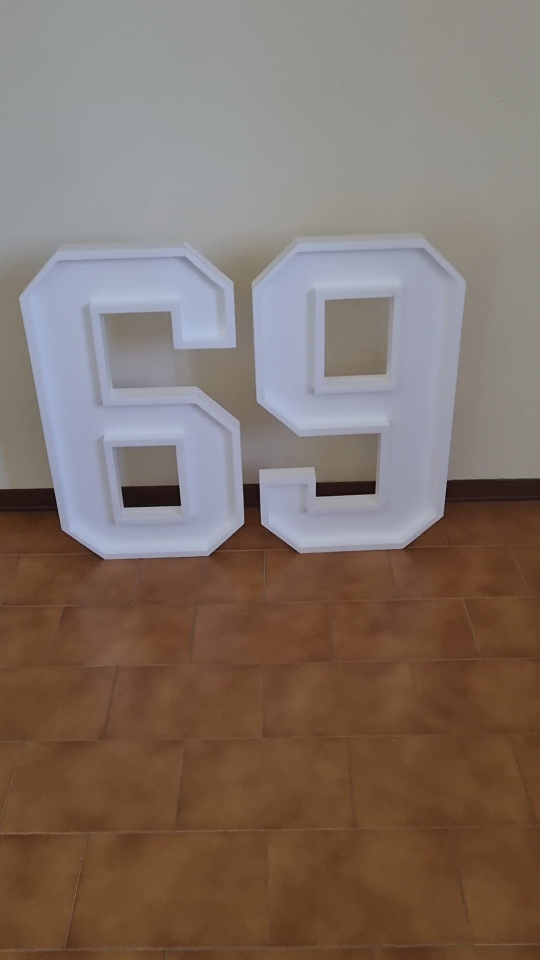 Numero 69 Polistirolo