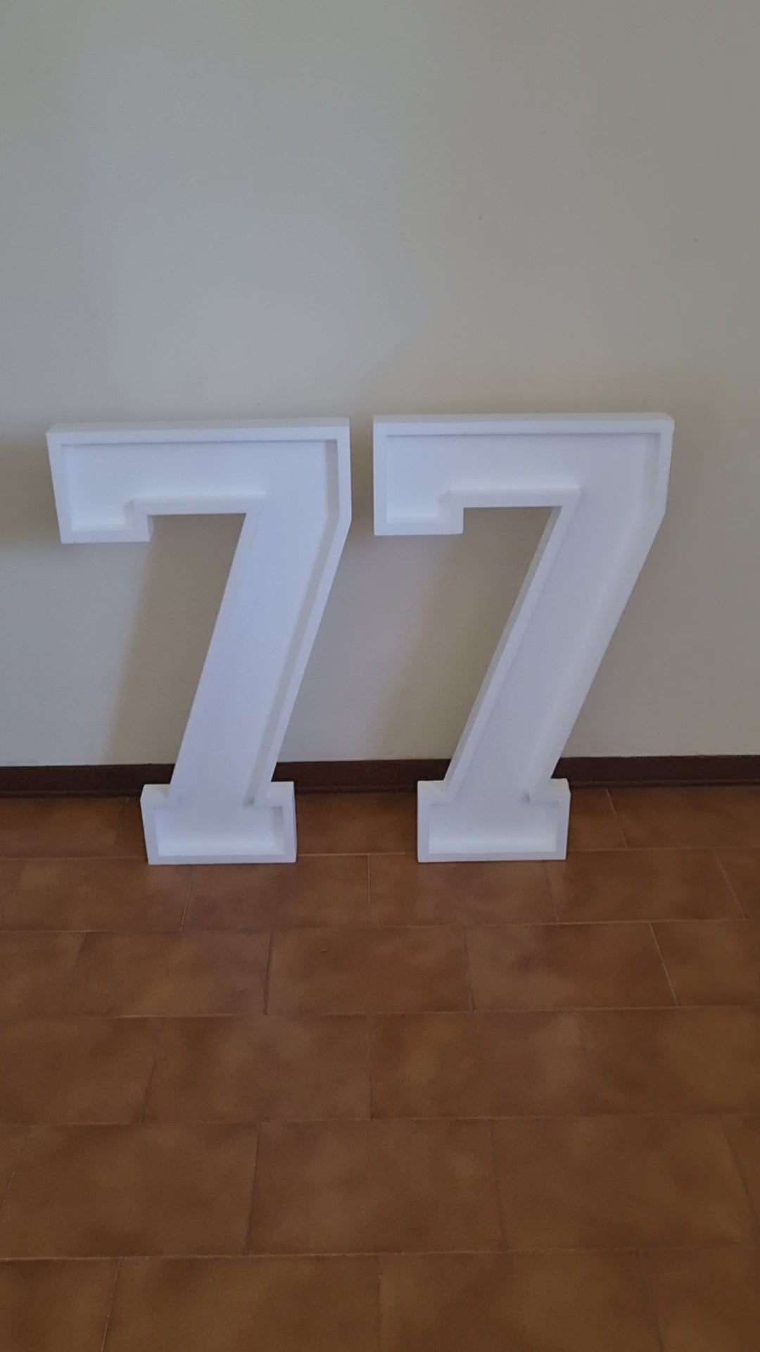 Numero 77 Polistirolo