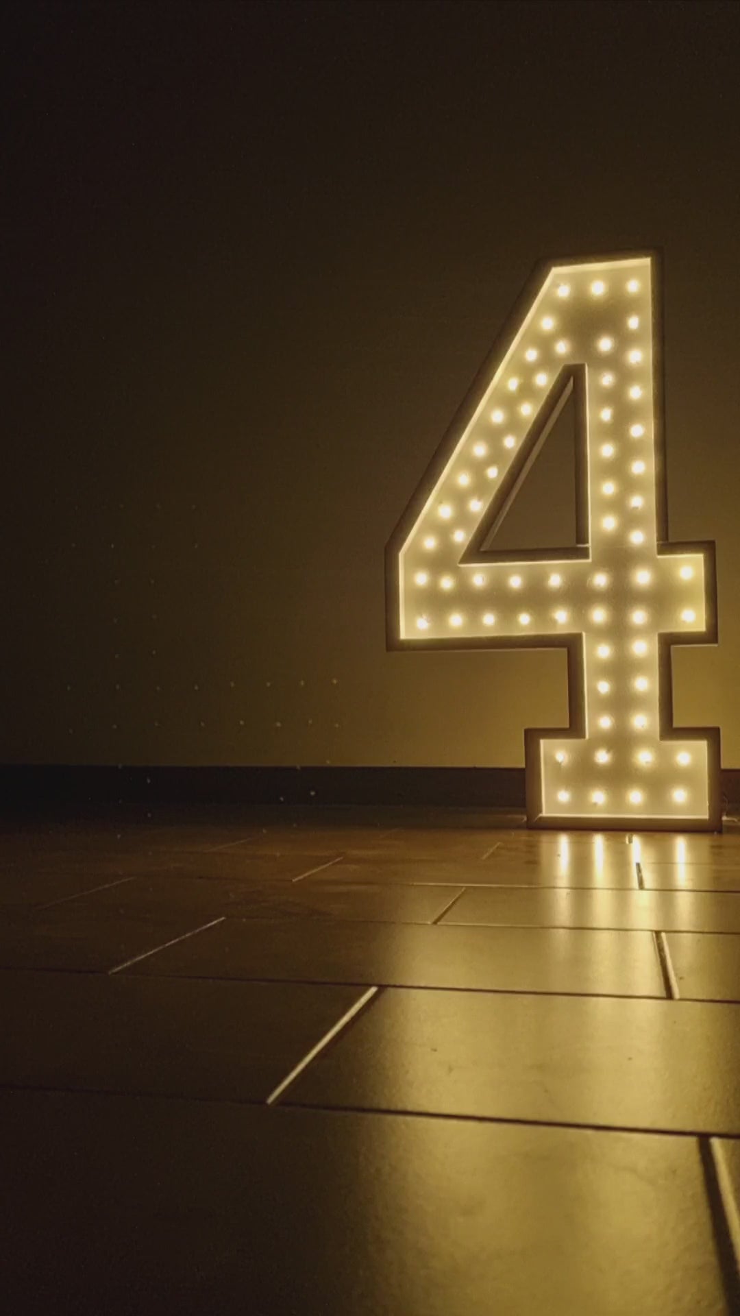 Número 4 luminoso