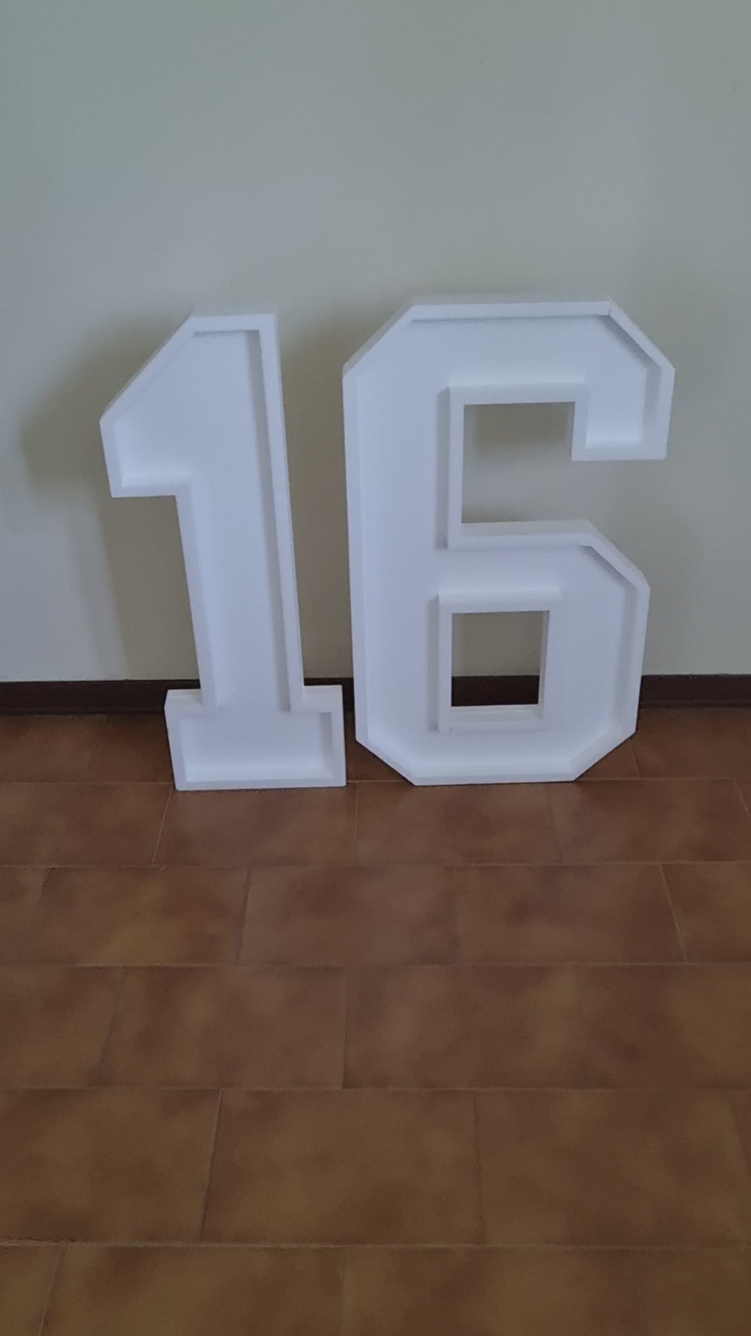 Numero 16 Polistirolo