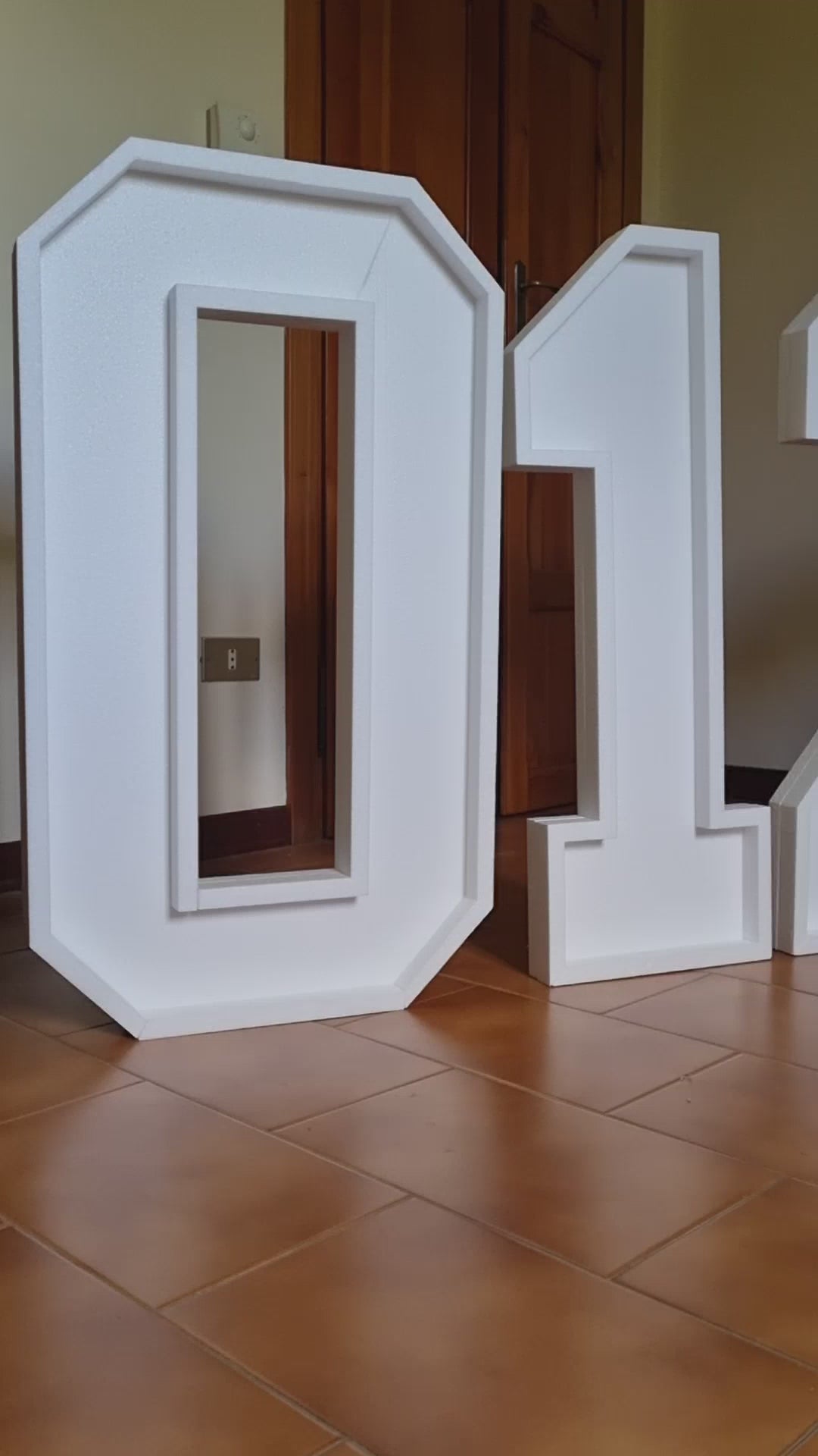 Carica il video: 