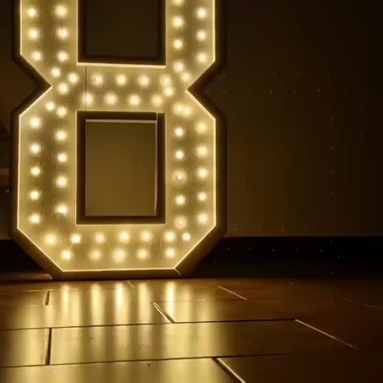 Numero 8 SUPER Luminoso