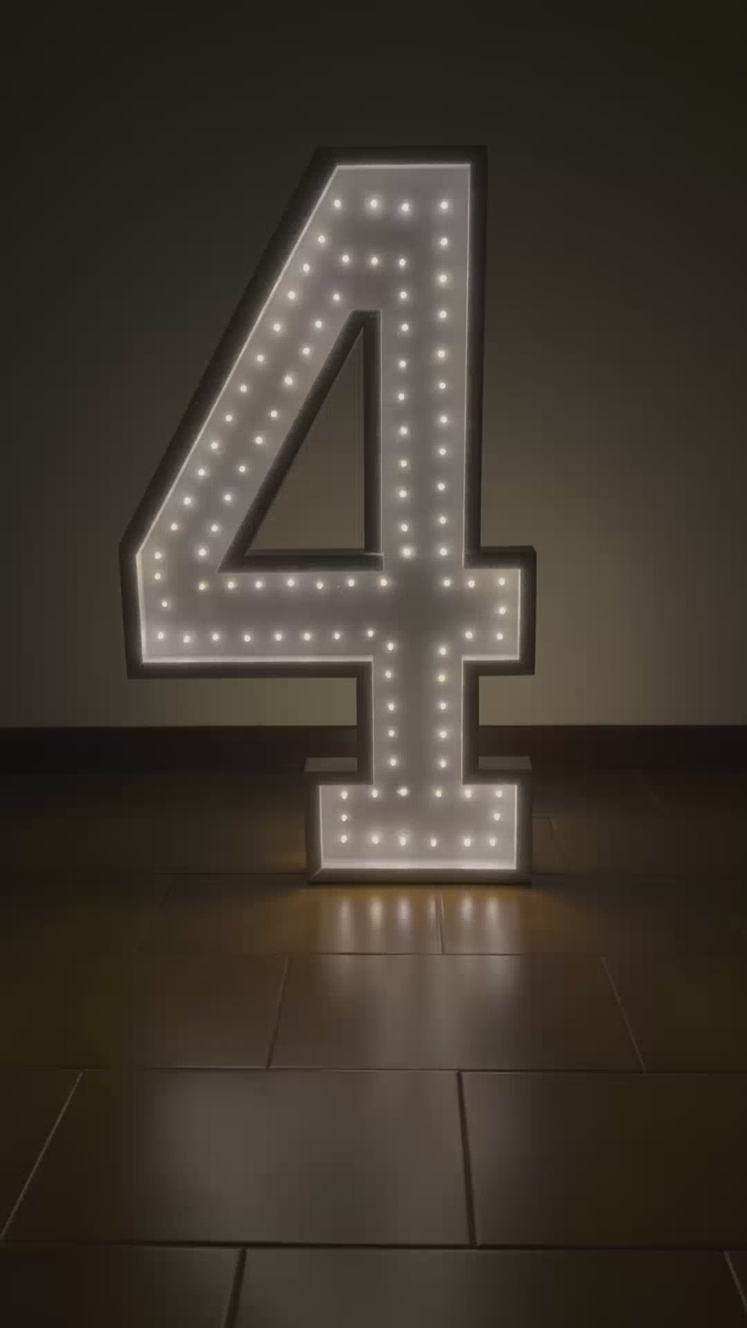 Numero 4 SUPER Luminoso