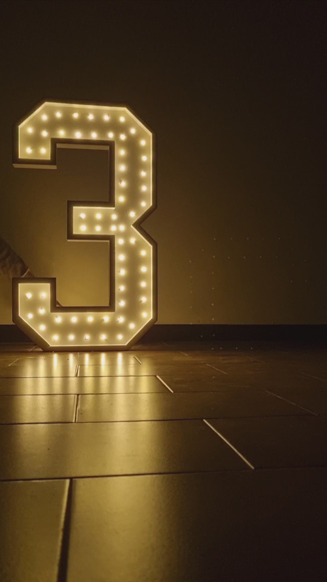 Numero 3 SUPER Luminoso