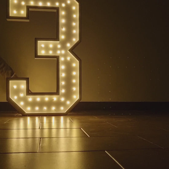 Número 3 luminoso